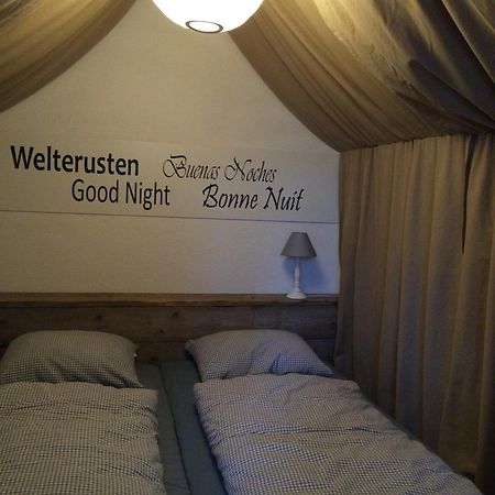 Raadhuis Egmond Egmond aan den Hoef Zimmer foto